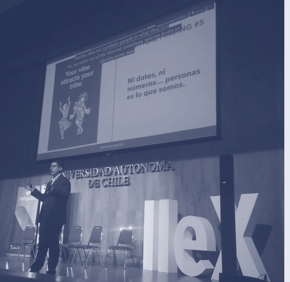 Alex Servin at Universidad Autónoma de Chile, with his manifesto on screen